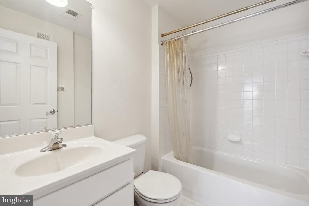 4151 CASTLECARY LANE 401