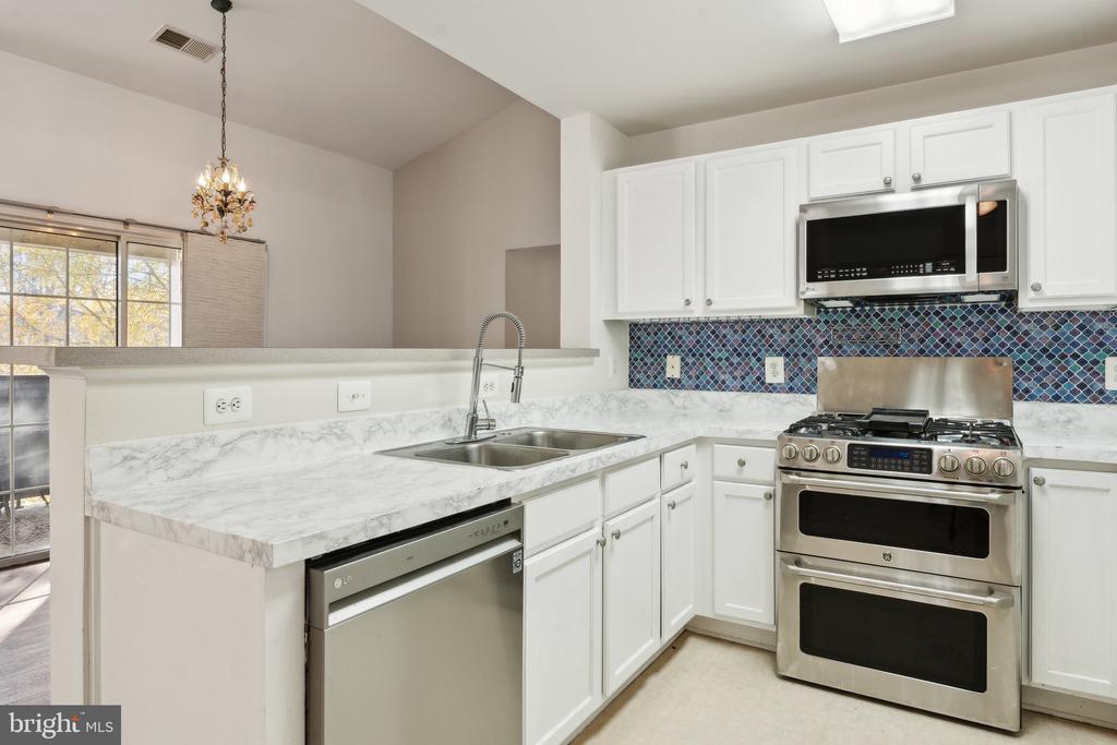 4151 CASTLECARY LANE 401