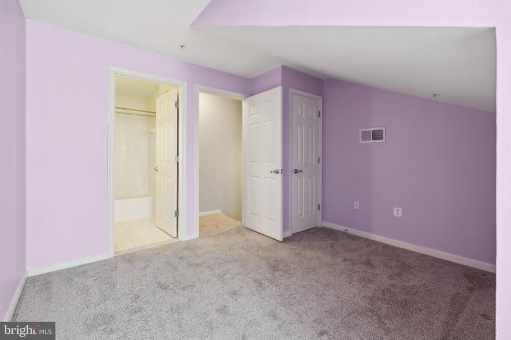 4151 CASTLECARY LANE 401