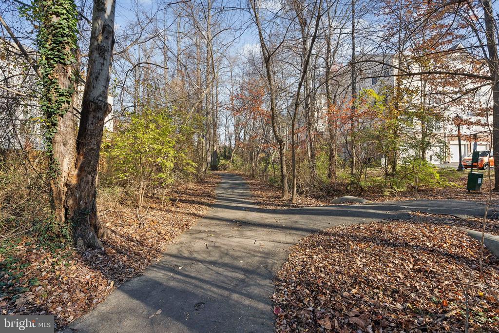 4151 CASTLECARY LANE 401