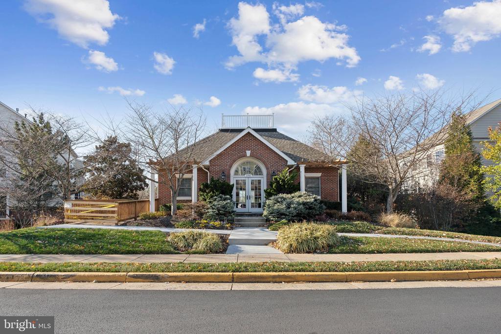 4151 CASTLECARY LANE 401