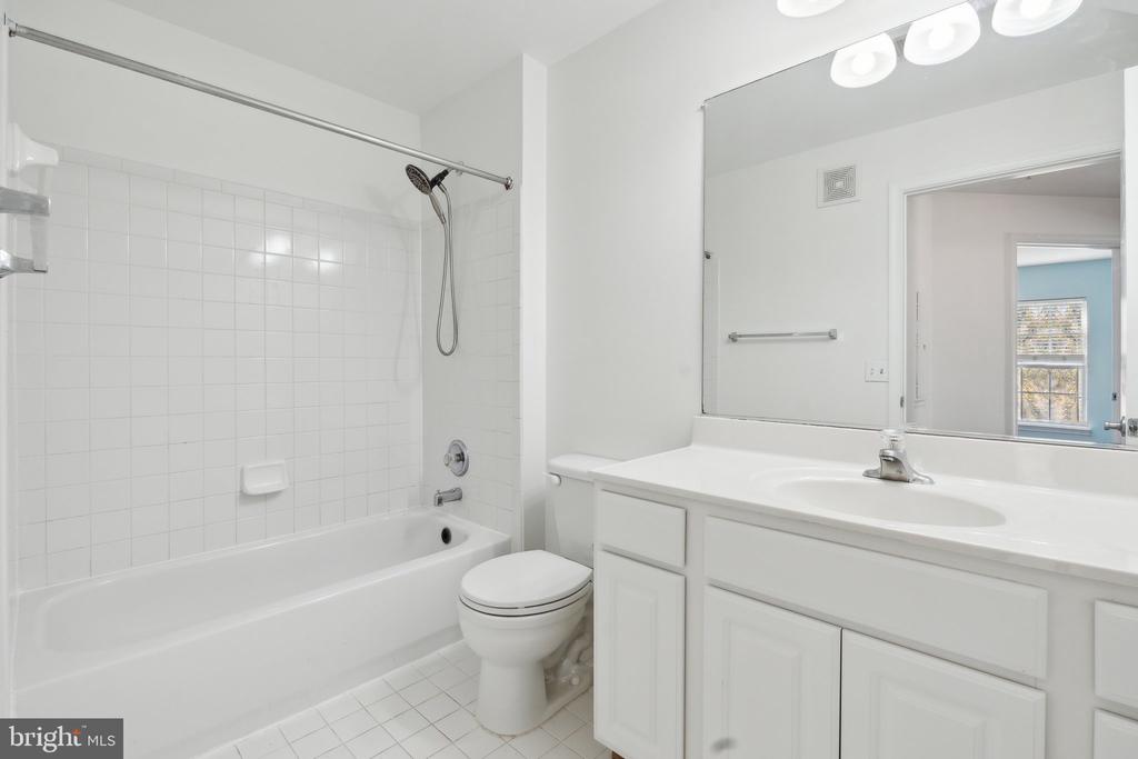 4151 CASTLECARY LANE 401