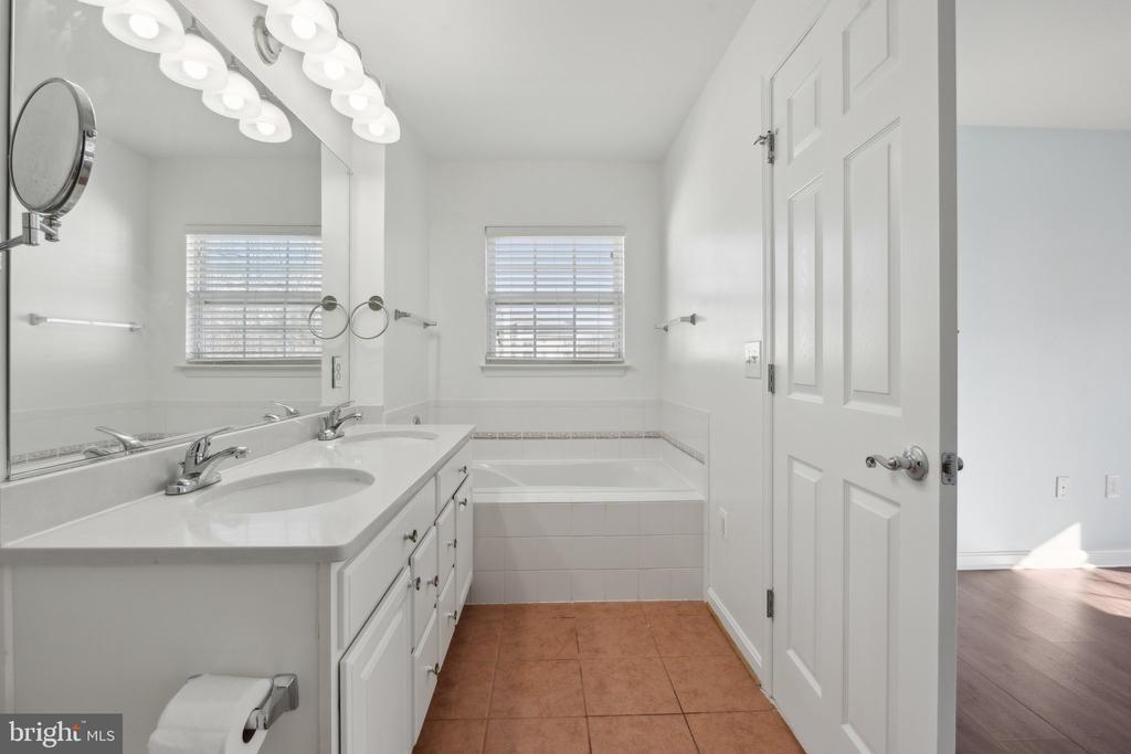 4151 CASTLECARY LANE 401
