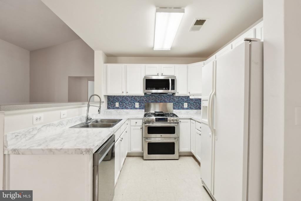 4151 CASTLECARY LANE 401