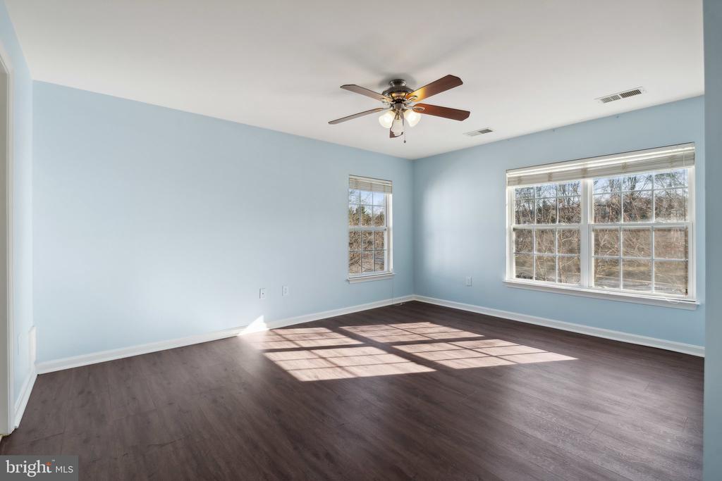 4151 CASTLECARY LANE 401