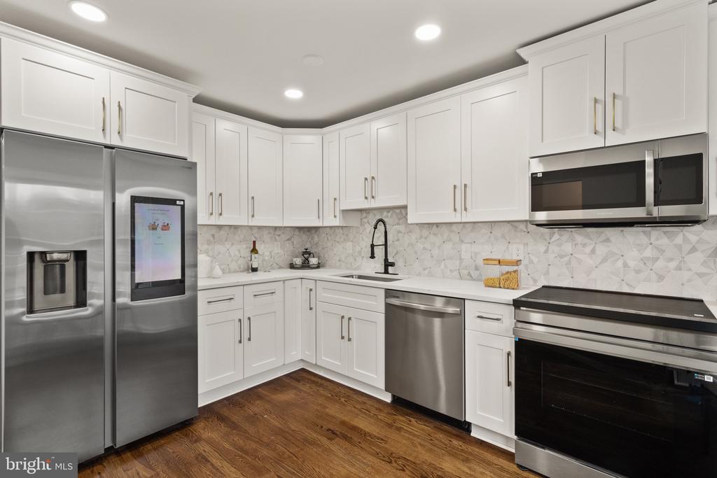 7938 GUNSTON WOODS PLACE