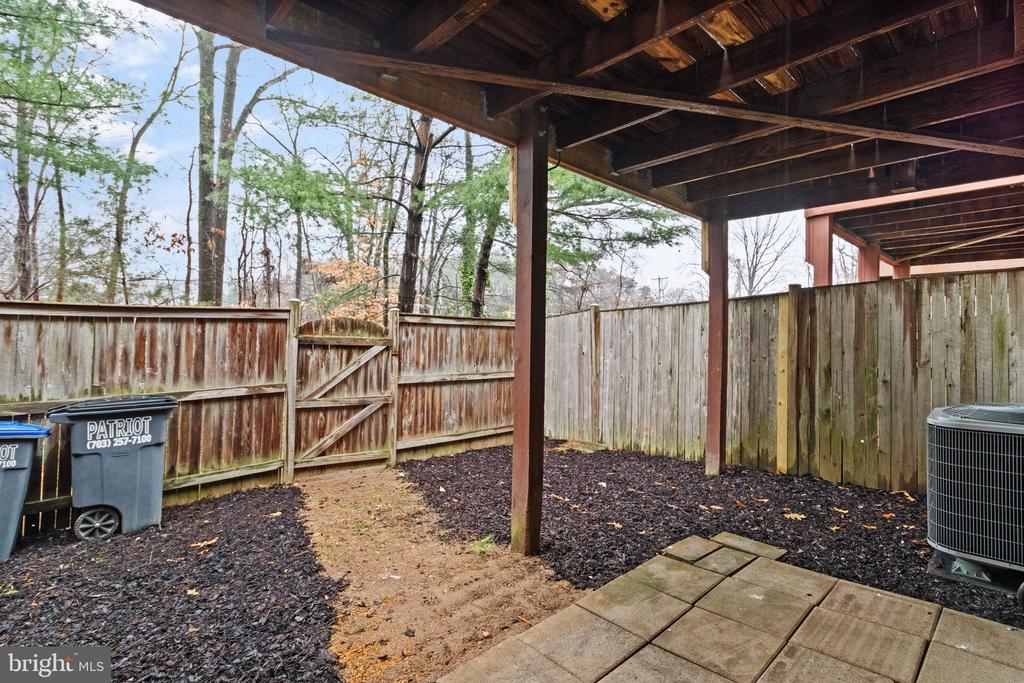 7938 GUNSTON WOODS PLACE