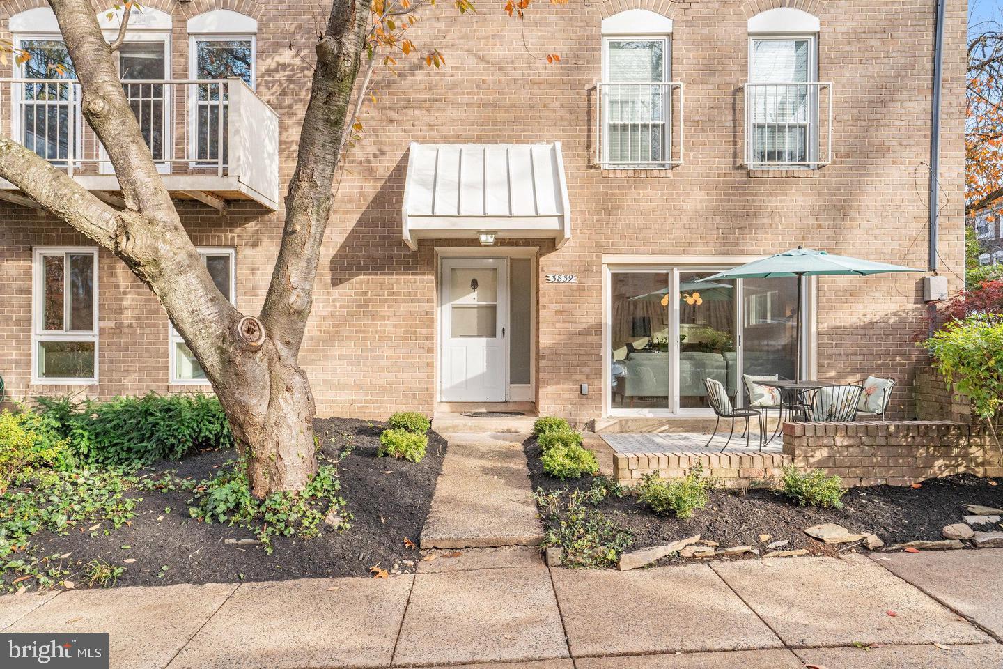 3839 PERSIMMON CIRCLE