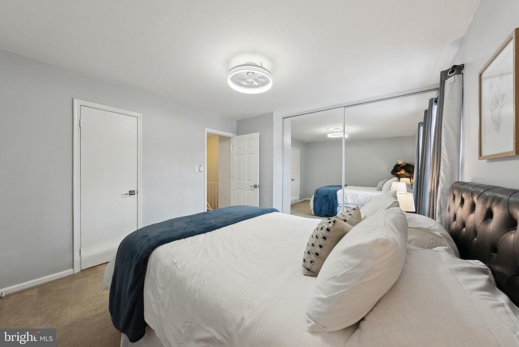 5548 WOODLAWN MANOR COURT