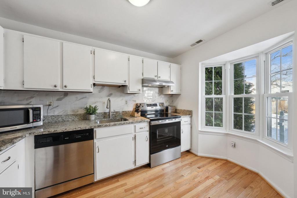 5548 WOODLAWN MANOR COURT