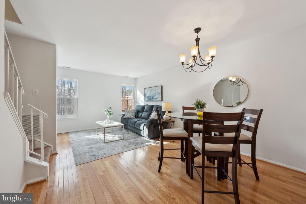 5548 WOODLAWN MANOR COURT