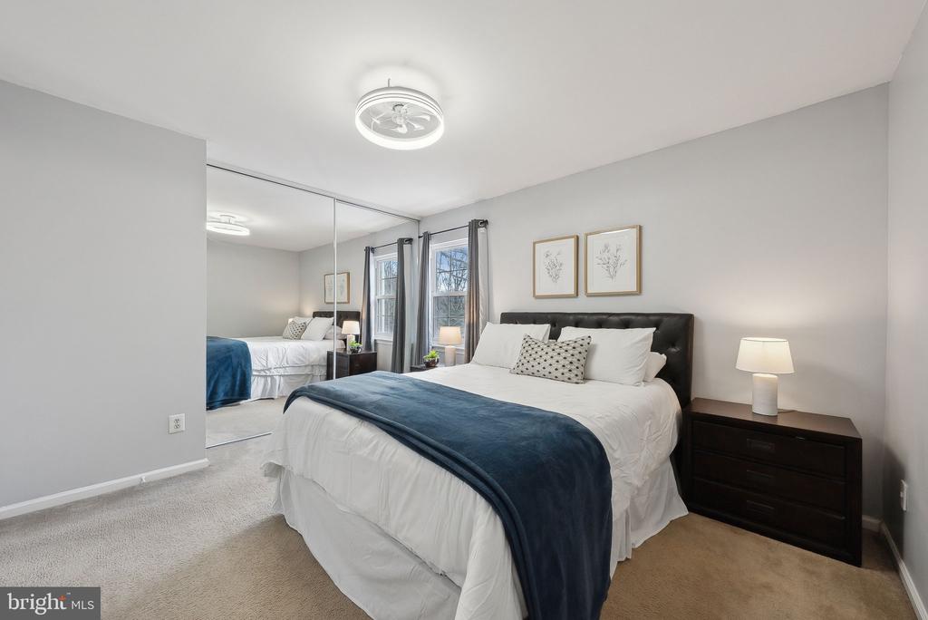 5548 WOODLAWN MANOR COURT
