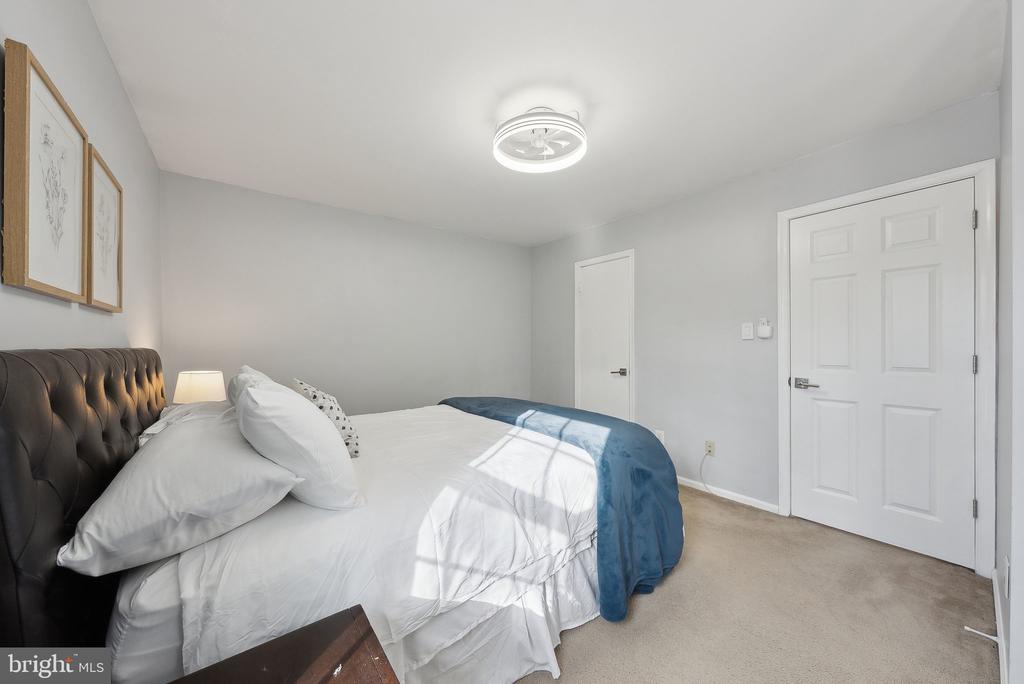5548 WOODLAWN MANOR COURT