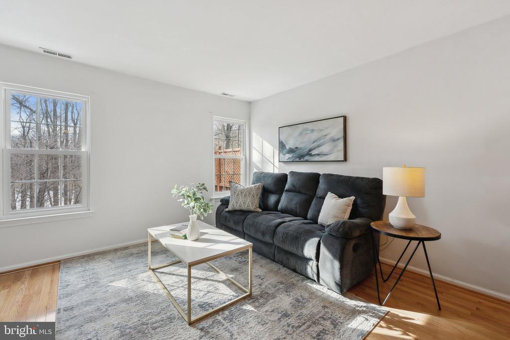 5548 WOODLAWN MANOR COURT