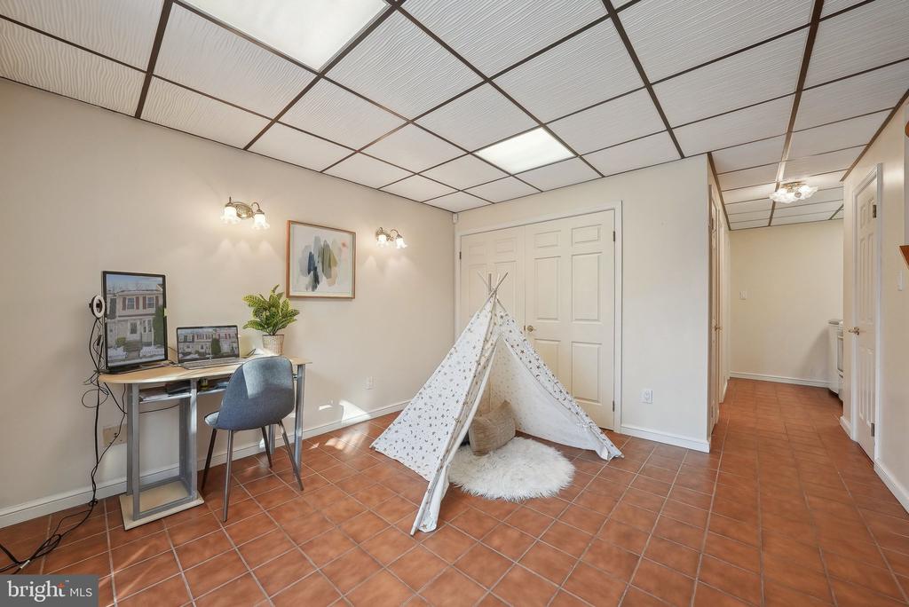 5548 WOODLAWN MANOR COURT