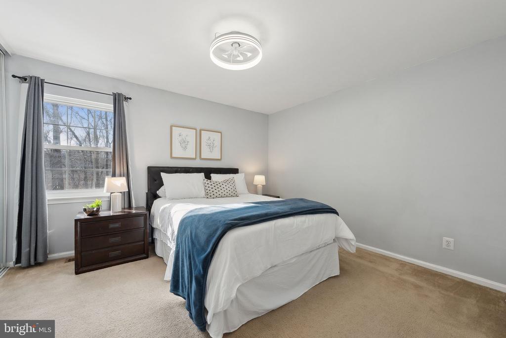 5548 WOODLAWN MANOR COURT