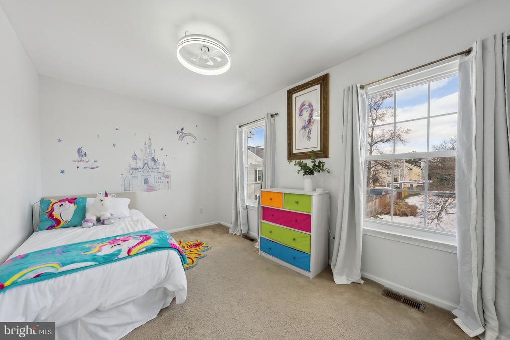 5548 WOODLAWN MANOR COURT