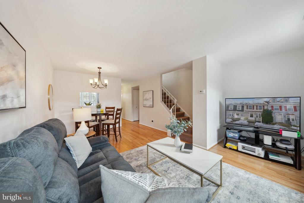 5548 WOODLAWN MANOR COURT