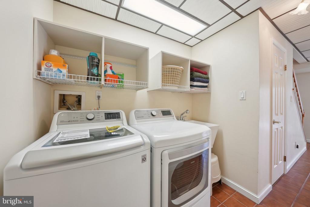 5548 WOODLAWN MANOR COURT