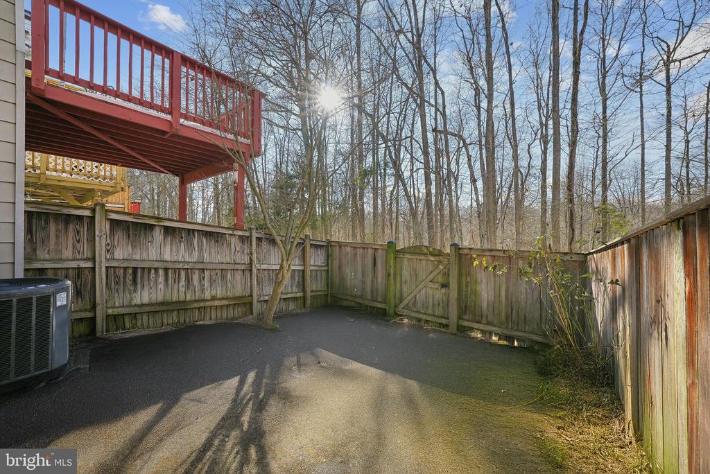 5548 WOODLAWN MANOR COURT