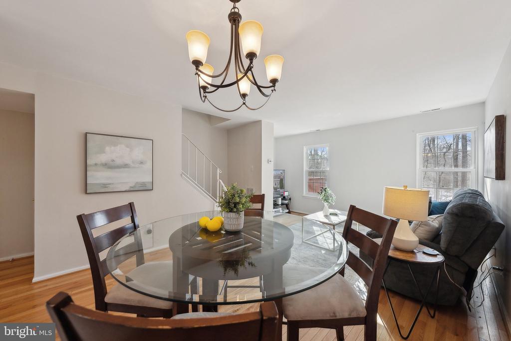 5548 WOODLAWN MANOR COURT