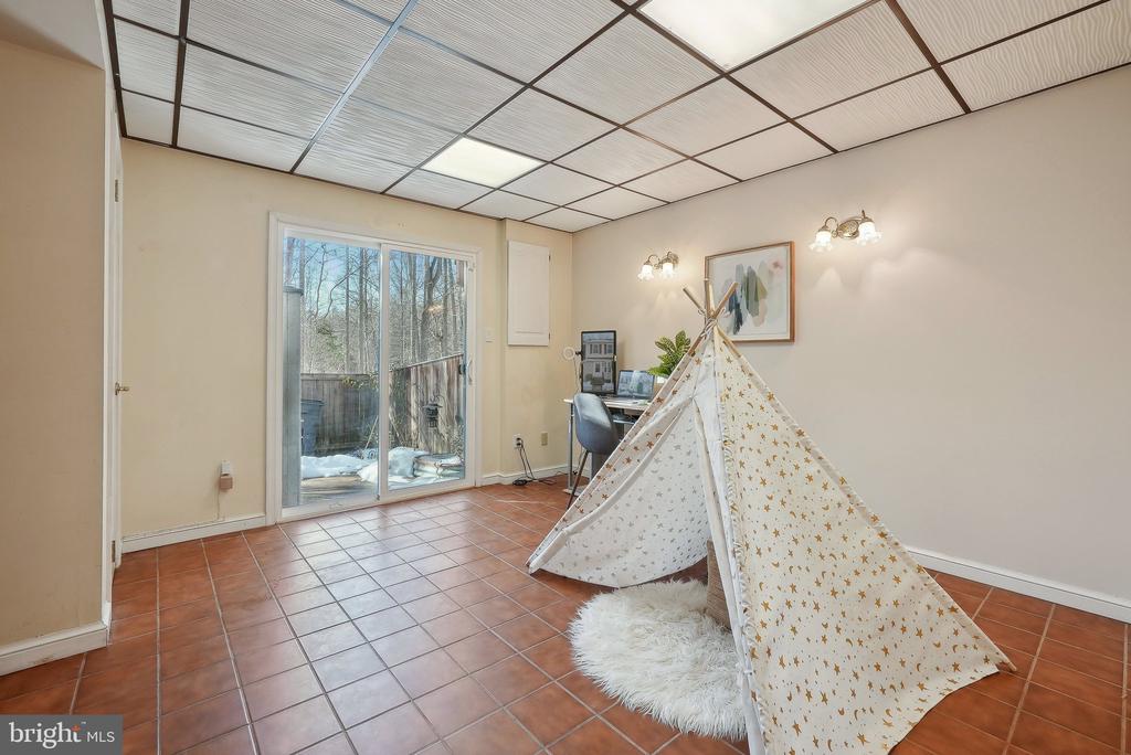 5548 WOODLAWN MANOR COURT