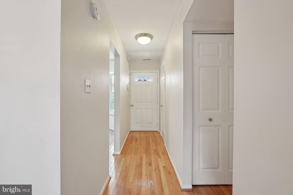 5548 WOODLAWN MANOR COURT