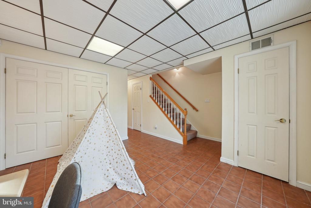 5548 WOODLAWN MANOR COURT