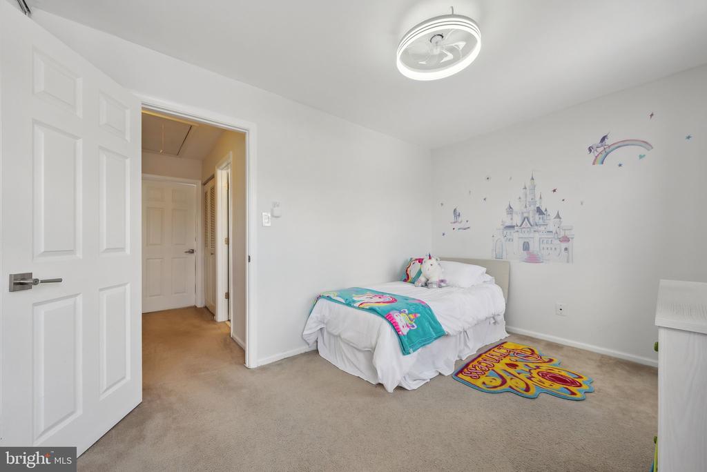 5548 WOODLAWN MANOR COURT