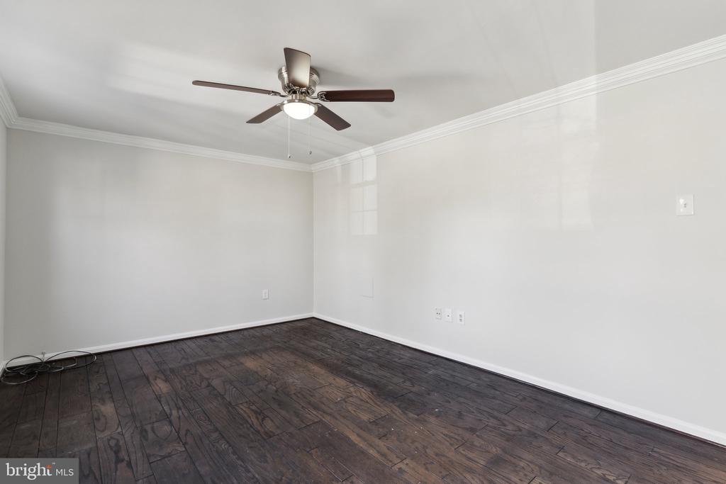 4501 SQUIREDALE SQUARE