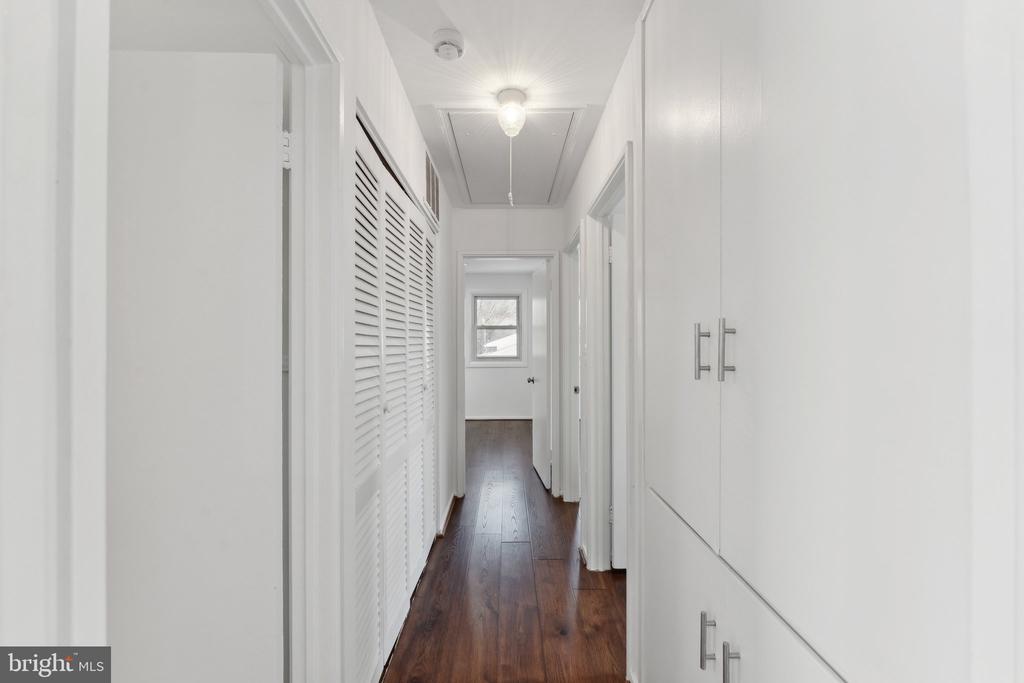 5810 LARPIN LANE