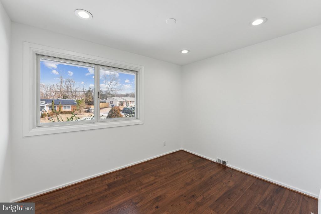 5810 LARPIN LANE