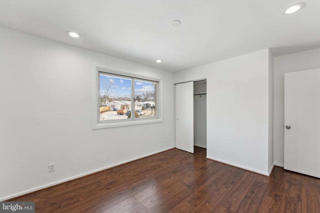 5810 LARPIN LANE