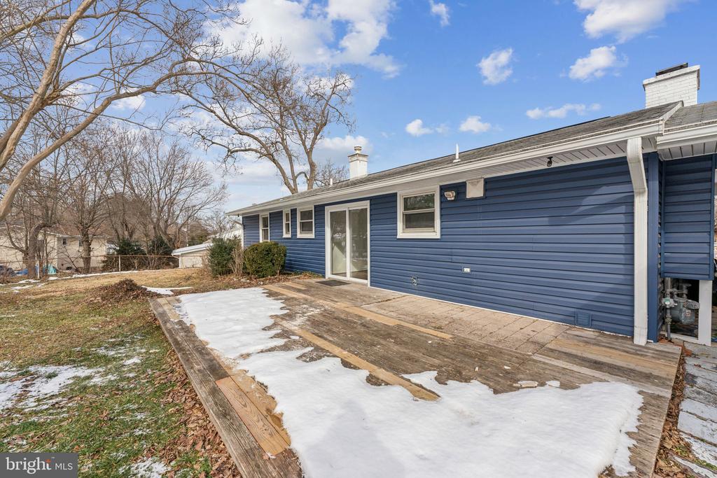 5810 LARPIN LANE
