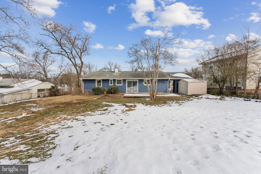 5810 LARPIN LANE