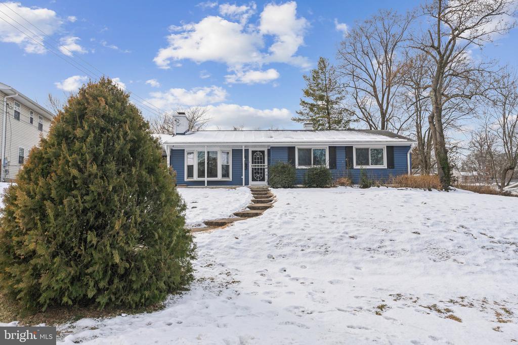 5810 LARPIN LANE