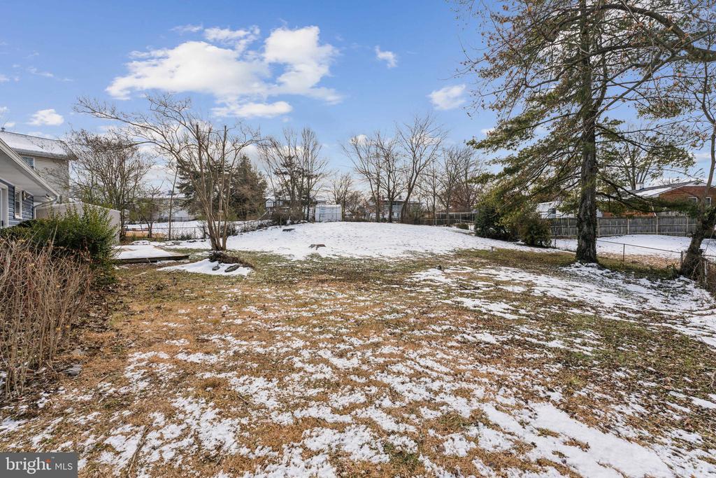 5810 LARPIN LANE