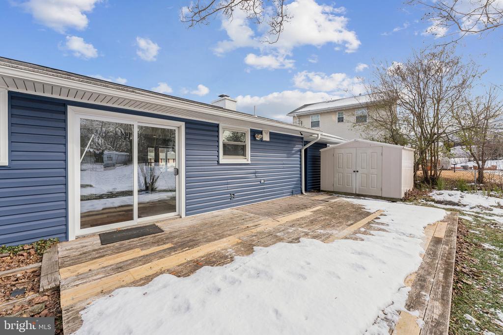 5810 LARPIN LANE