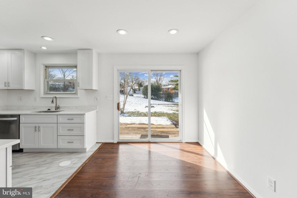 5810 LARPIN LANE