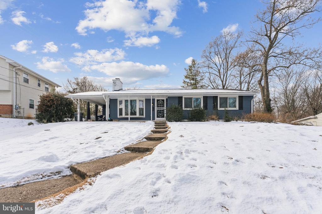 5810 LARPIN LANE