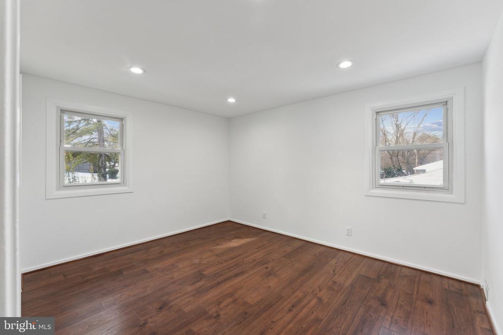 5810 LARPIN LANE