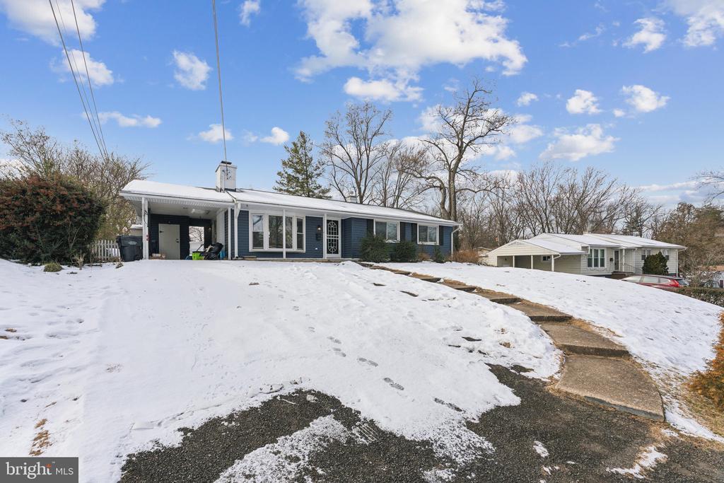 5810 LARPIN LANE