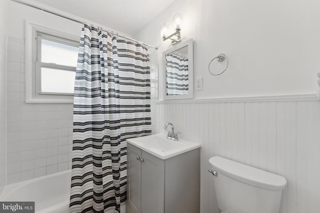 5810 LARPIN LANE