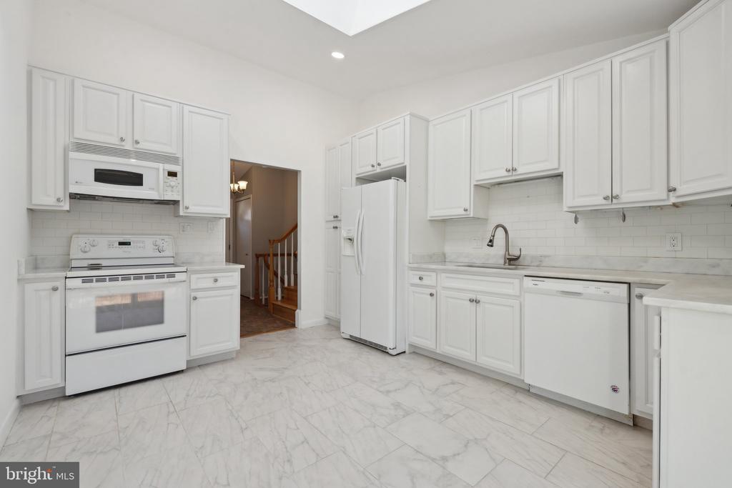 1902 CONTRALTO COURT