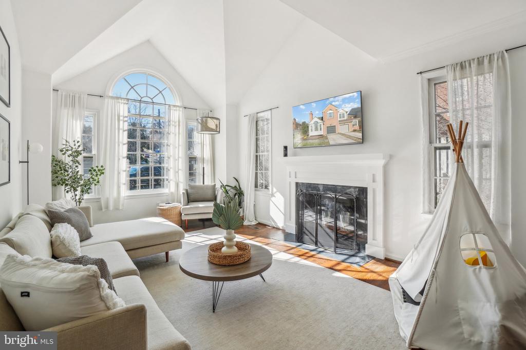 5908 SANDBROOK COURT