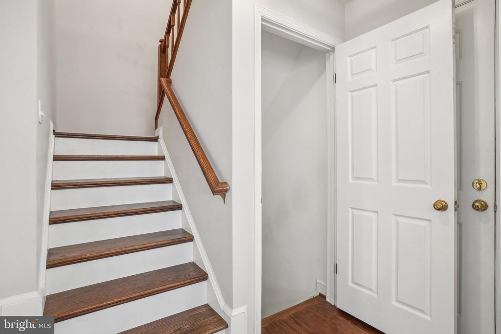 5908 SANDBROOK COURT