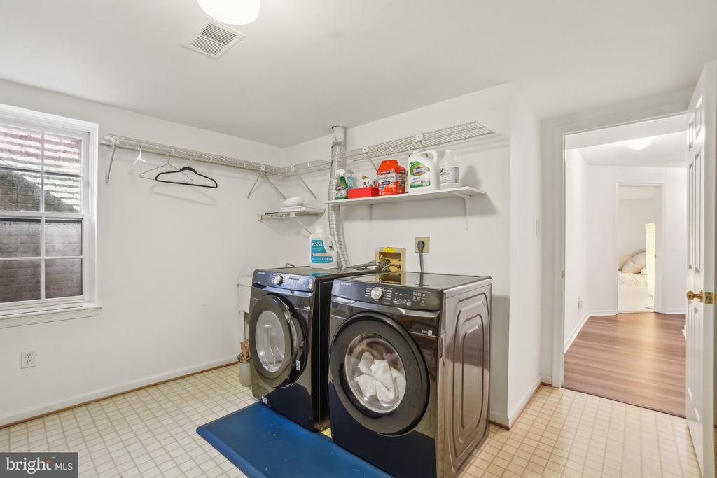 5908 SANDBROOK COURT