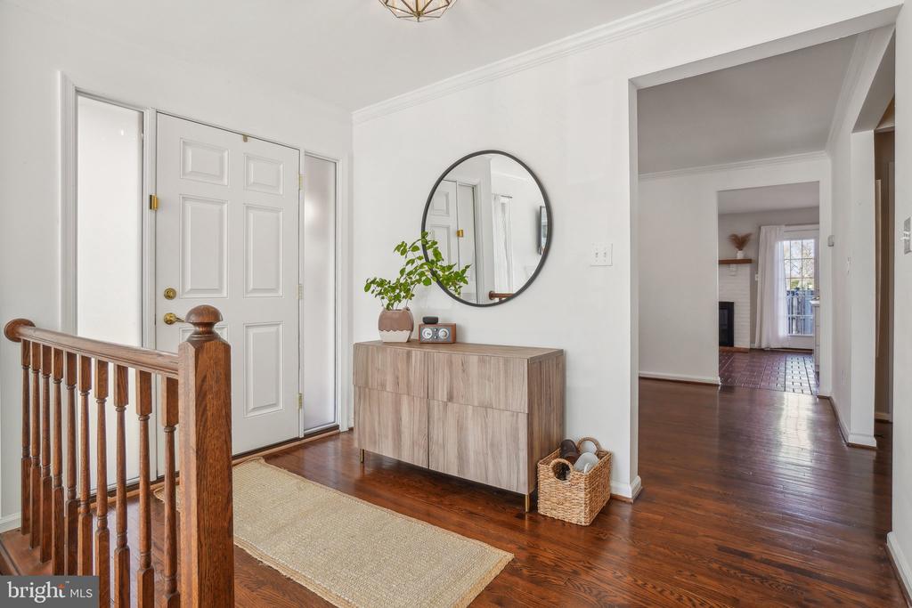 5908 SANDBROOK COURT
