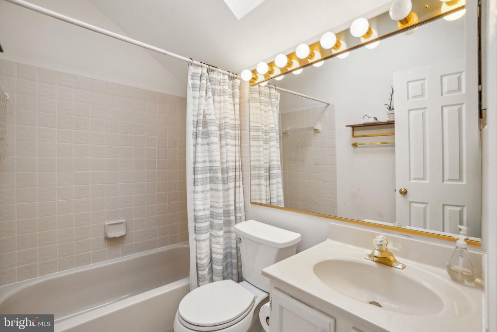 5908 SANDBROOK COURT
