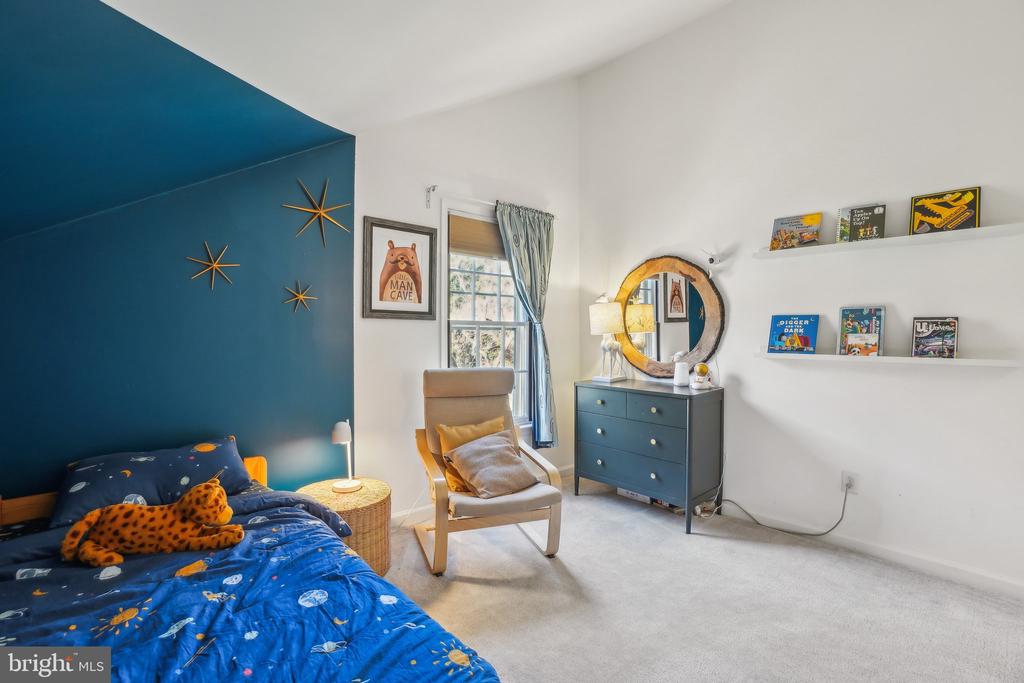 5908 SANDBROOK COURT